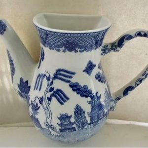 Vintage, Blue Willow Teapot  Wall Pocket